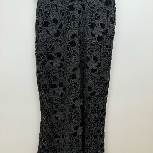 Badgley Mischka
Velvet Lace V-Neck Gown 💘 - Picture 7 of 10